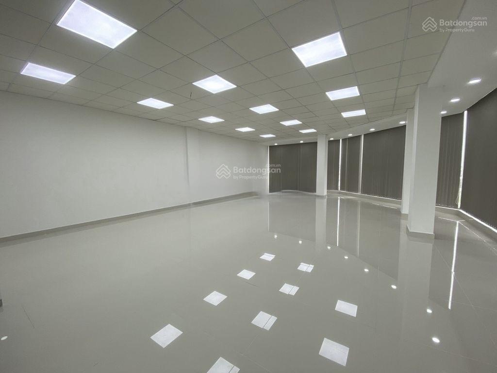Cho thuê tòa nhà văn phòng hầm + 7 tầng
góc 2 mặt tiền trung tâm quận 2 vị trí đẹp