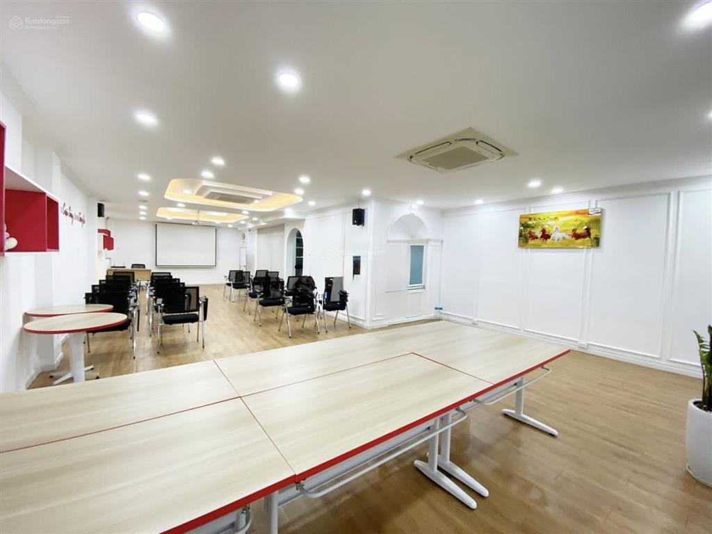 Cho thuê tòa nhà văn phòng mặt tiền đường hai bà trưng diện tích 15 x 37m quận 3