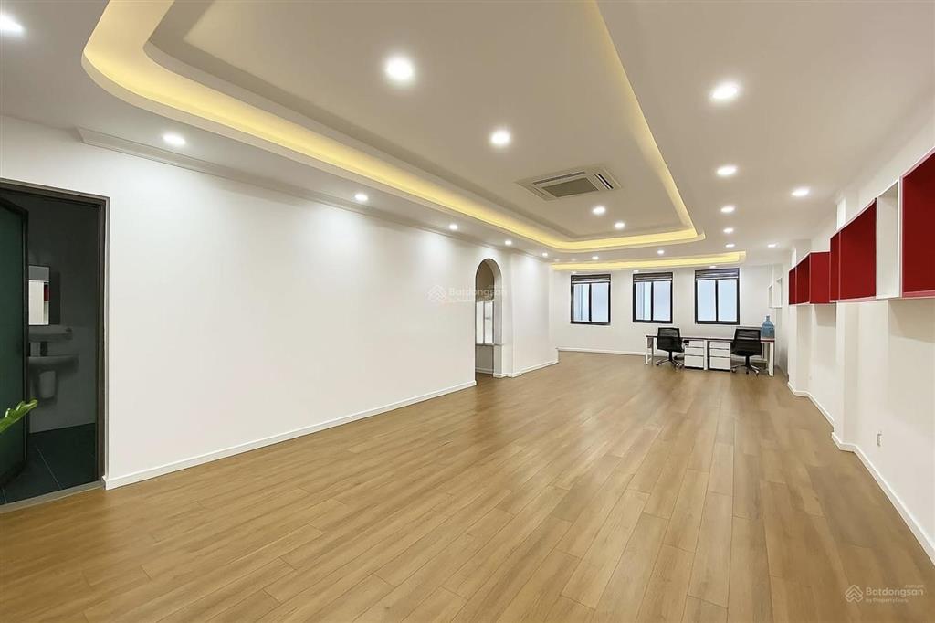 Cho thuê tòa nhà văn phòng mặt tiền đường hai bà trưng diện tích 15 x 37m quận 3