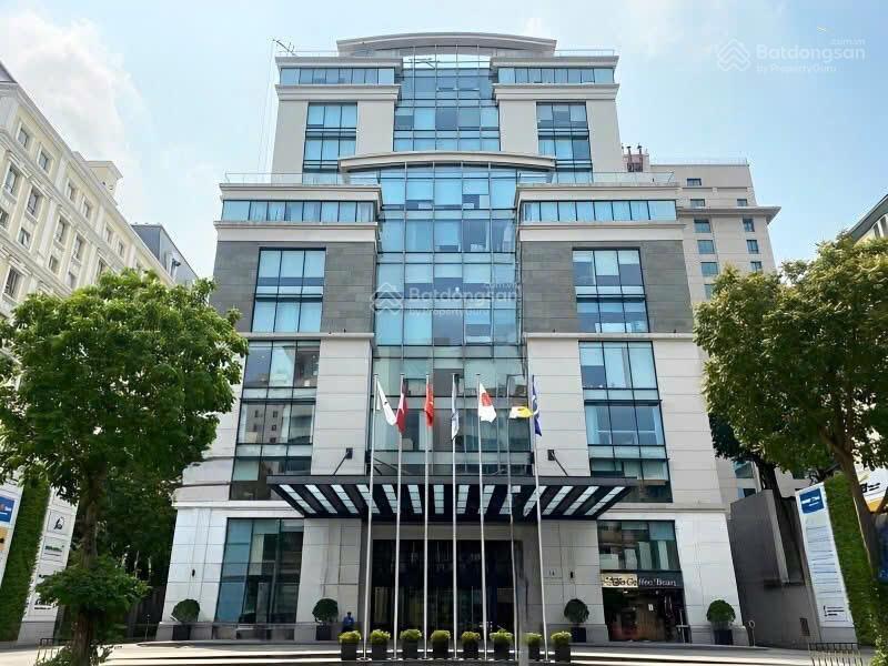 Cho thuê tòa nhà mặt tiền đường hai bà trưng dtsd 1.700m2 mặt bằng 40m2 quận 1