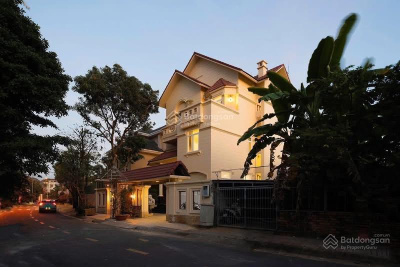 Cho thuê biệt thự sân vườn cao cấp khu trần não diện tích 24m x 56m , quận 2