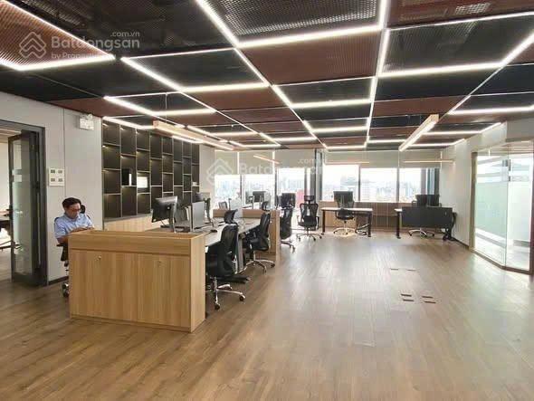 Cho thuê tòa nhà văn phòng mặt tiền đường nguyễn văn chiêm dt 11m x 31m, quận 1