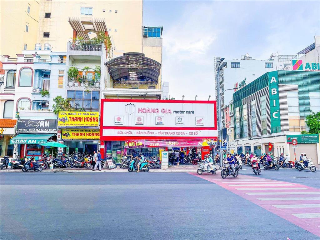 Cho thuê nhà góc 2 mặt tiền đắc địa phan đăng lưu & nguyễn văn đậu, phú nhuận