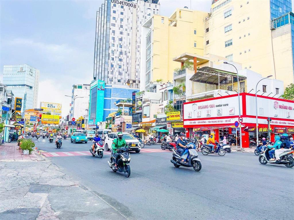 Cho thuê nhà góc 2 mặt tiền đắc địa phan đăng lưu & nguyễn văn đậu, phú nhuận