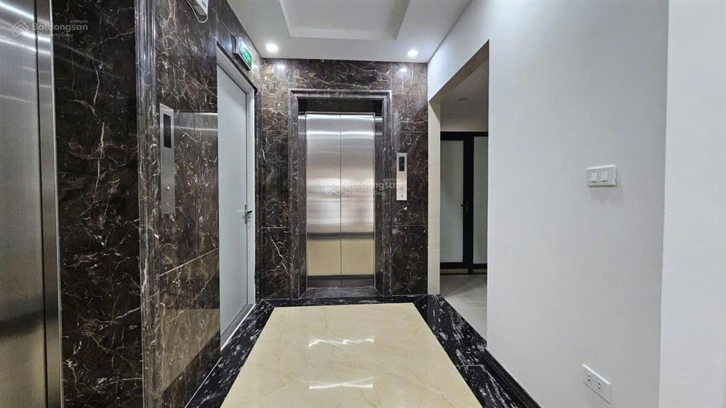 Cho thuê tòa nhà mặt tiền đường phạm văn hai nhà mới 100% dt 10m x 20m tân bình