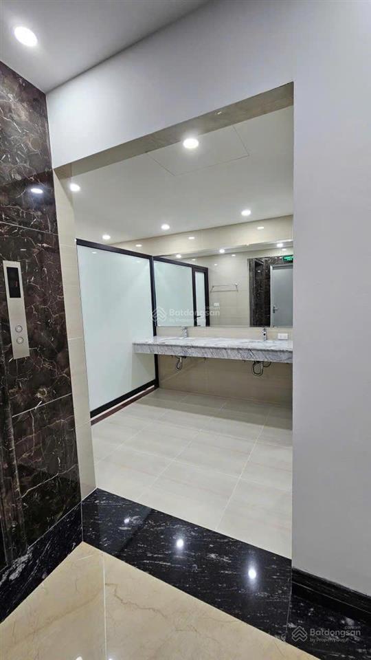 Cho thuê tòa nhà mặt tiền đường phạm văn hai nhà mới 100% dt 10m x 20m tân bình