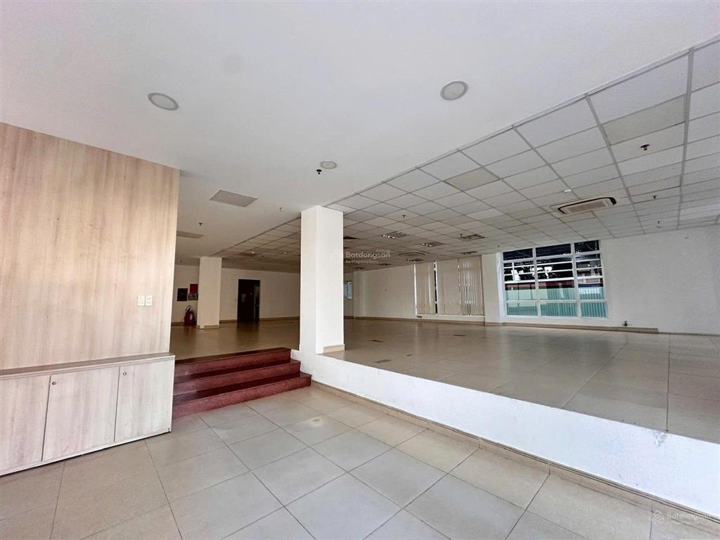 Cho thuê tòa nhà mặt tiền đường cộng hòa vị trí đẹp, dễ setup mọi mô hình kinh doanh