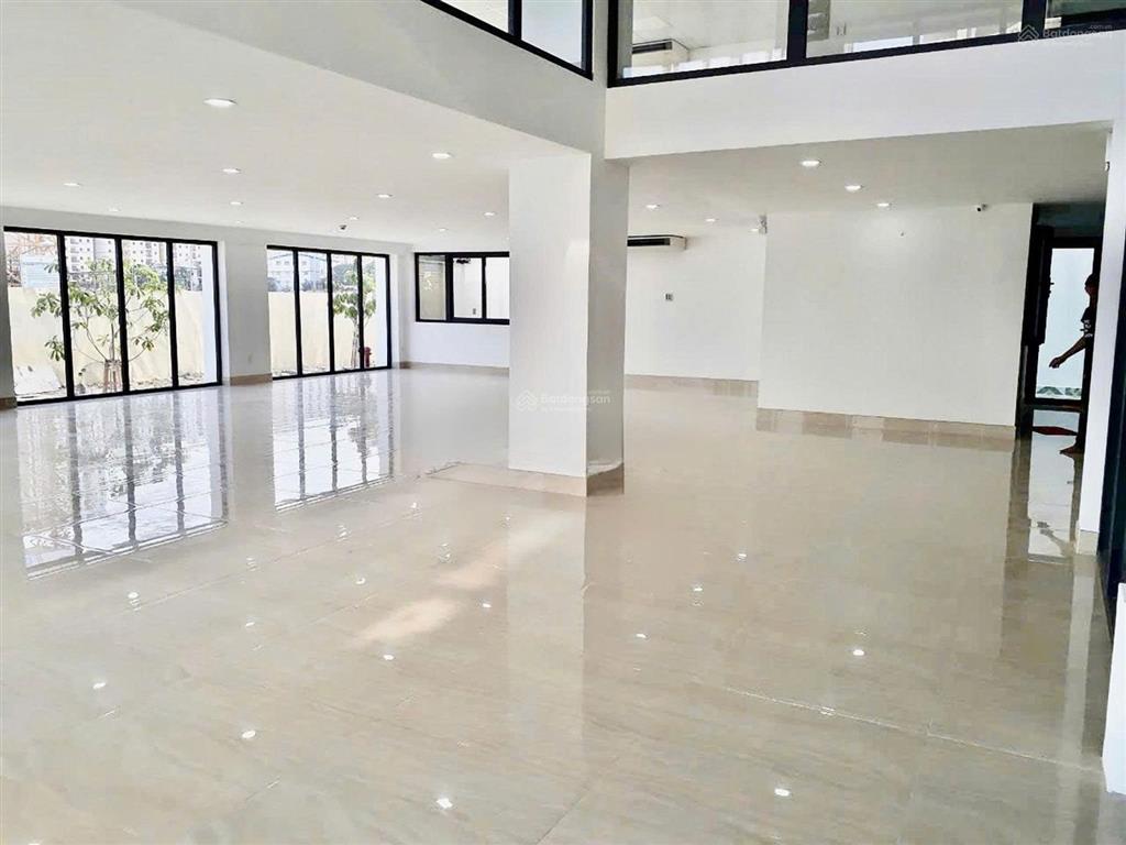 Cho thuê căn góc 2 mặt tiền đắc địa trần ngọc diện, diện tích 22m x 43m, thảo điền, quận 2