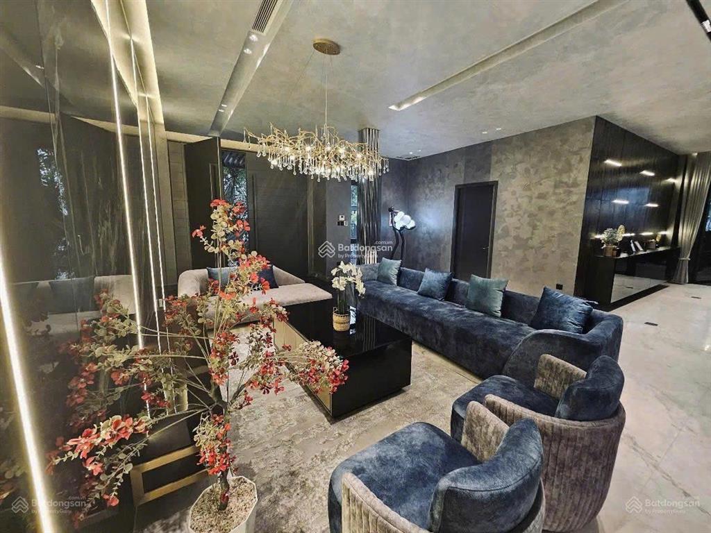 Cho thuê biệt thự sân vườn cao cấp đường giang văn minh, diện tích 20m x 19m, quận 2