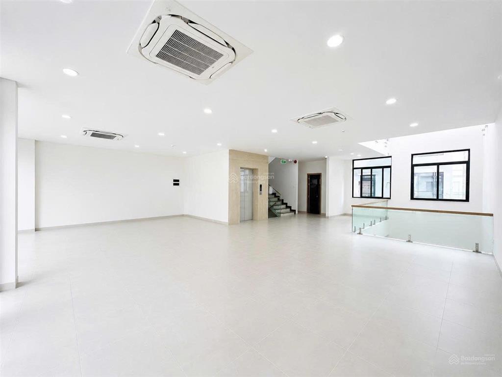 Cho thuê tòa nhà mặt tiền đường thành thái, diện tích 10m x 20m, quận 10