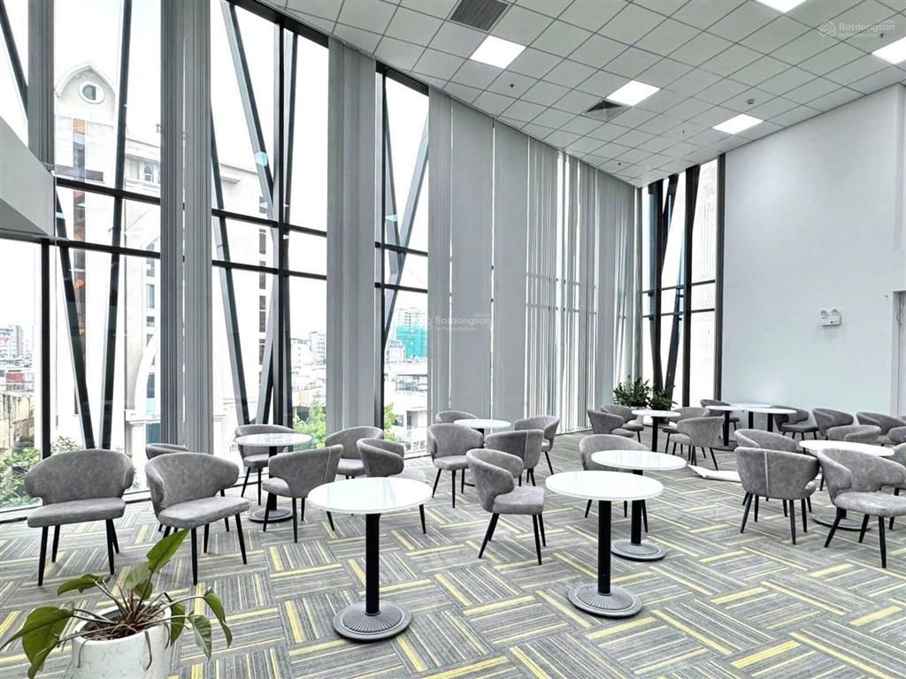 Cho thuê tòa nhà mặt tiền đường phan đăng lưu dt 2.200m2 quận bình thạnh