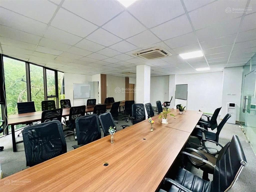 Cho thuê tòa nhà góc 2 mặt tiền dt 10 x 20m hai bà trưng, quận 3