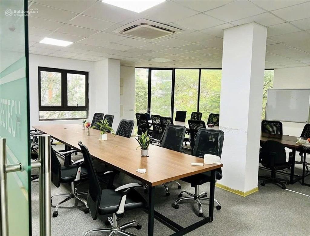 Cho thuê tòa nhà góc 2 mặt tiền dt 10 x 20m hai bà trưng, quận 3