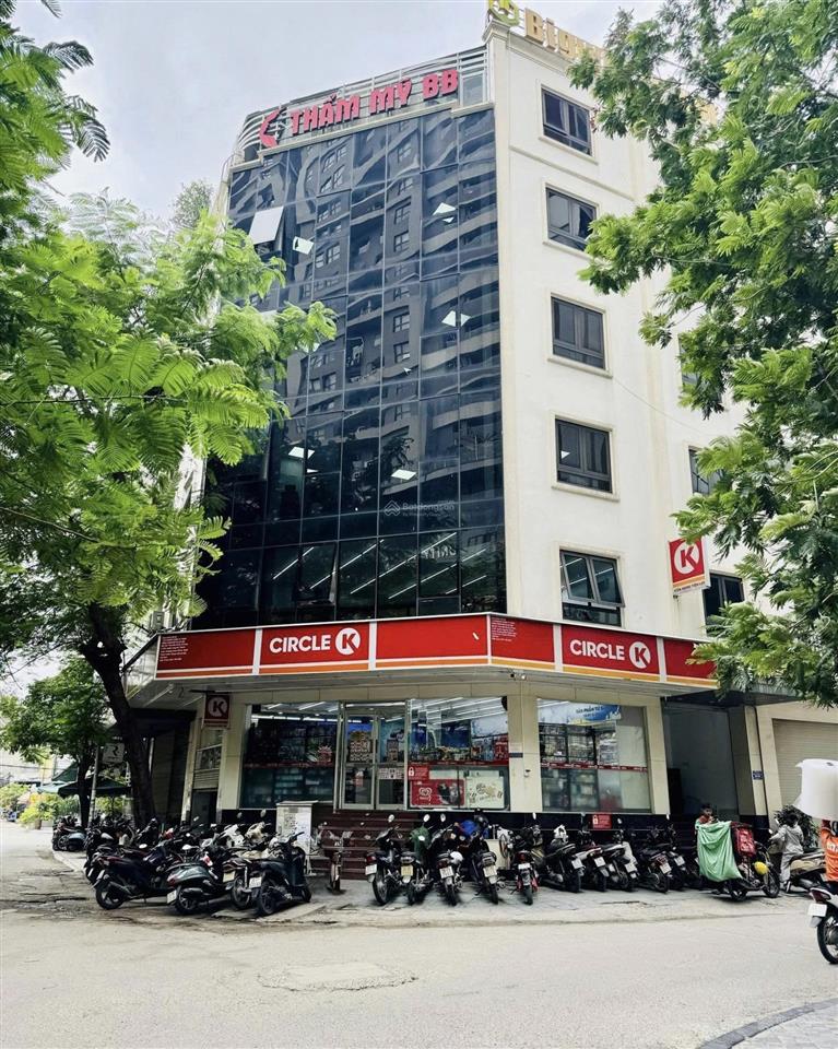 Cho thuê tòa nhà góc 2 mặt tiền dt 10 x 20m hai bà trưng, quận 3