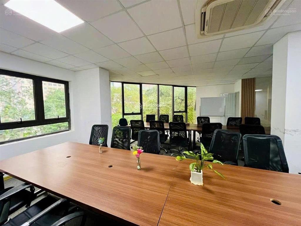 Cho thuê tòa nhà góc 2 mặt tiền dt 10 x 20m hai bà trưng, quận 3