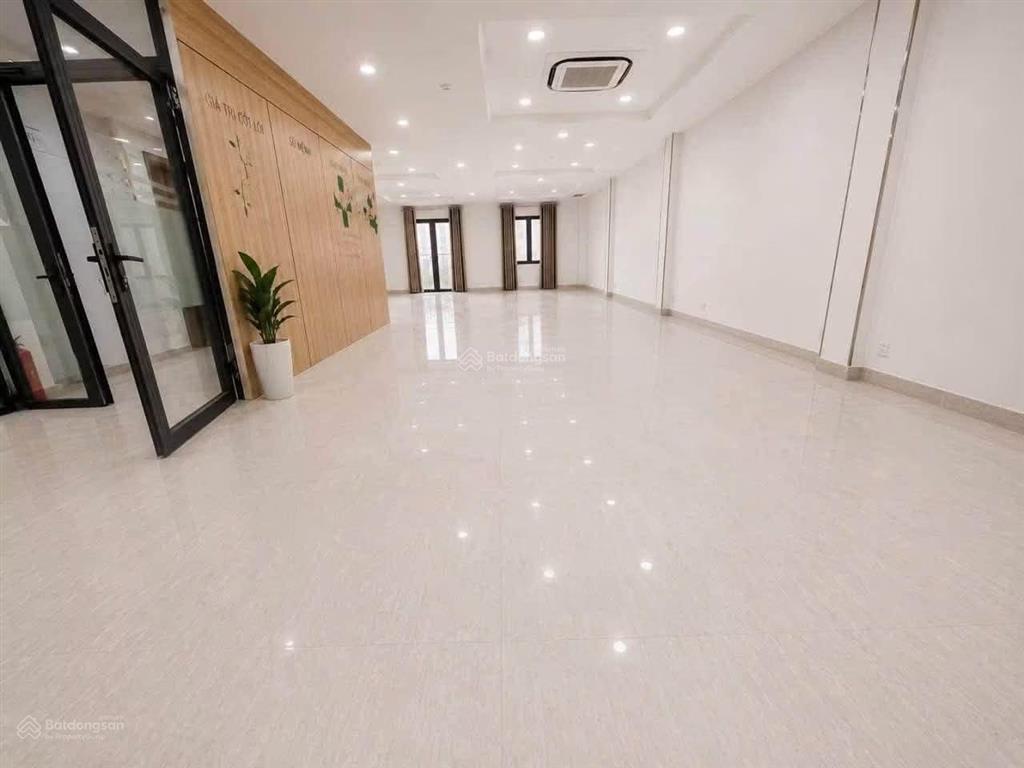 Cho thuê tòa nhà văn phòng mặt tiền trần hưng đạo quận 1