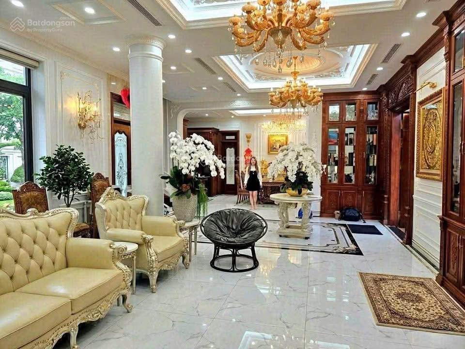 Cho thuê biệt thự góc 2 mặt tiền dt 15m x 31m dtsd 3000m2 tú xương, quận 3