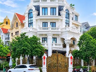 Cho thuê biệt thự góc 2 mặt tiền dt 15m x 31m dtsd 3000m2 tú xương, quận 3