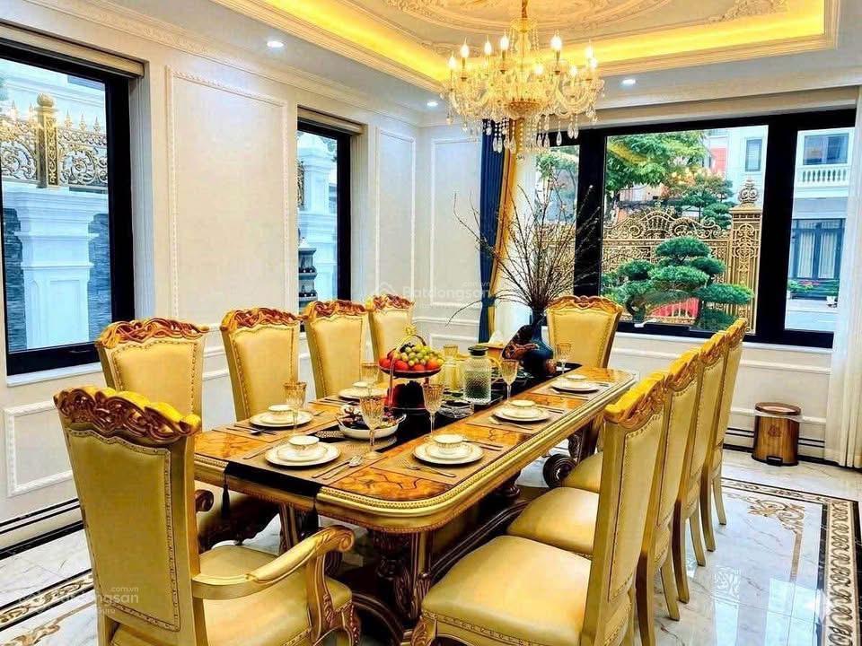 Cho thuê biệt thự góc 2 mặt tiền dt 15m x 31m dtsd 3000m2 tú xương, quận 3