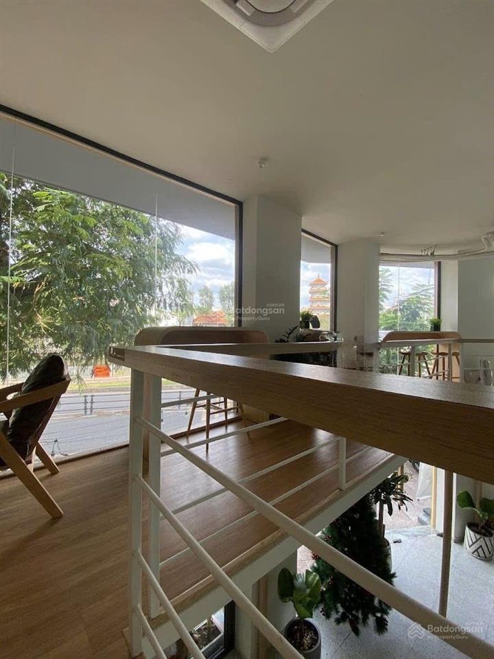 Cho thuê nhà mặt tiền đường hoàng sa dt 14m x 14m quận 1