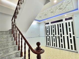 Nhà 4 phòng ngủ mới  3 máy lạnh, 6tr/tháng