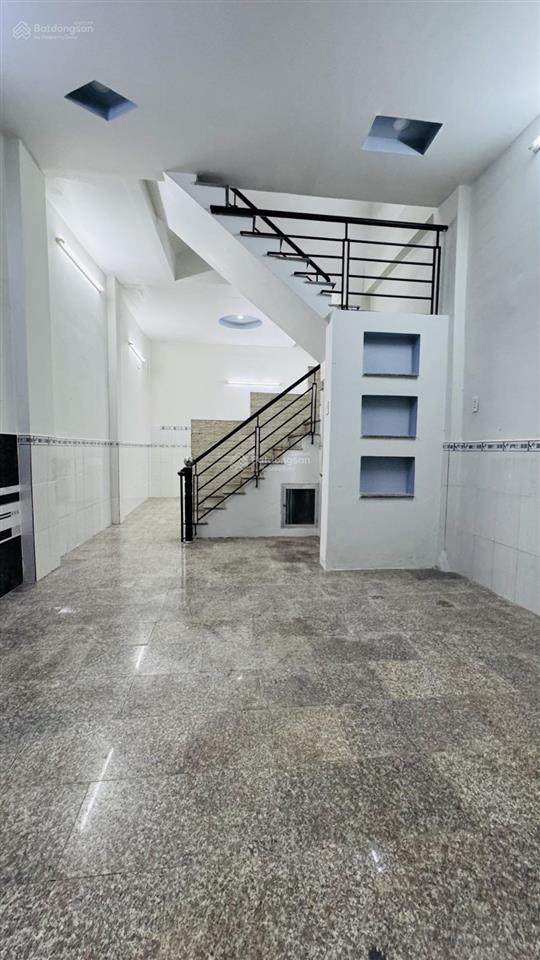 Nhà đẹp ở ngay 45m2 nguyễn văn luông 3 tầng btct chỉ 5 tỷ nhỉnh