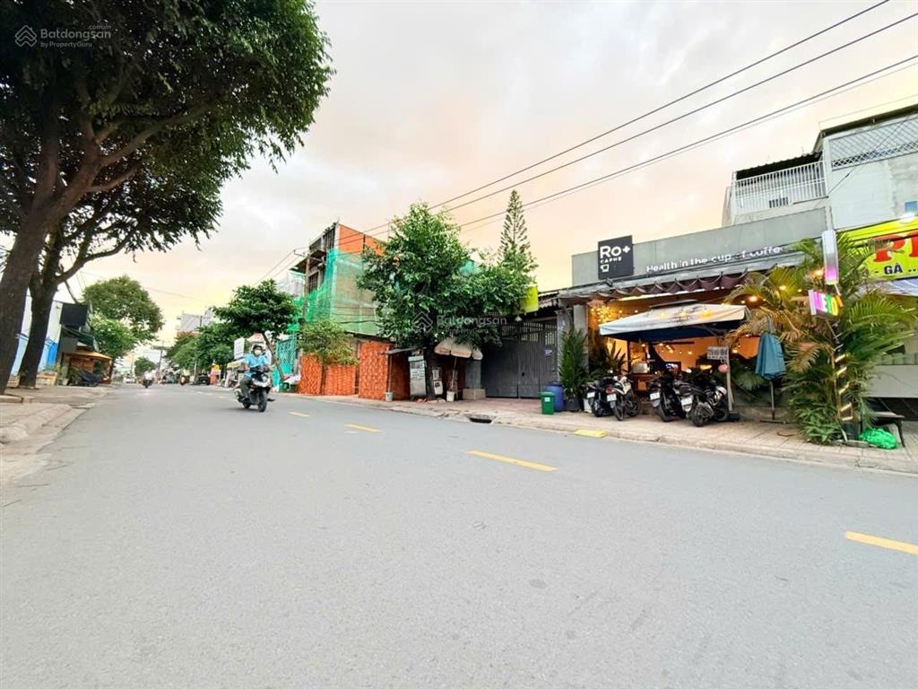 Bán đất mặt tiền 240m2 làng tăng phú tiện xây cao tầng chỉ 21 tỷ nhỉnh