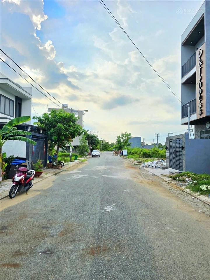 Nhà đẹp ở ngay 52m2 long phước hoàn công đủ 2 tầng chỉ 3 tỷ nhỉnh