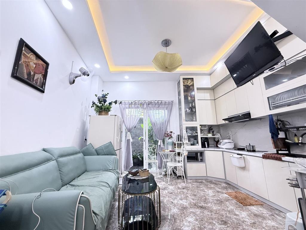 Chỉ 5 tỷ nhỉnh sở hữu ngay căn nhà 52m2 lã xuân oai 2 tầng mới đẹp