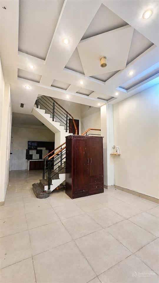 Chỉ 9 tỷ chốt ngay nhà 4 tầng liền kề lê văn việt kinh doanh đông đúc