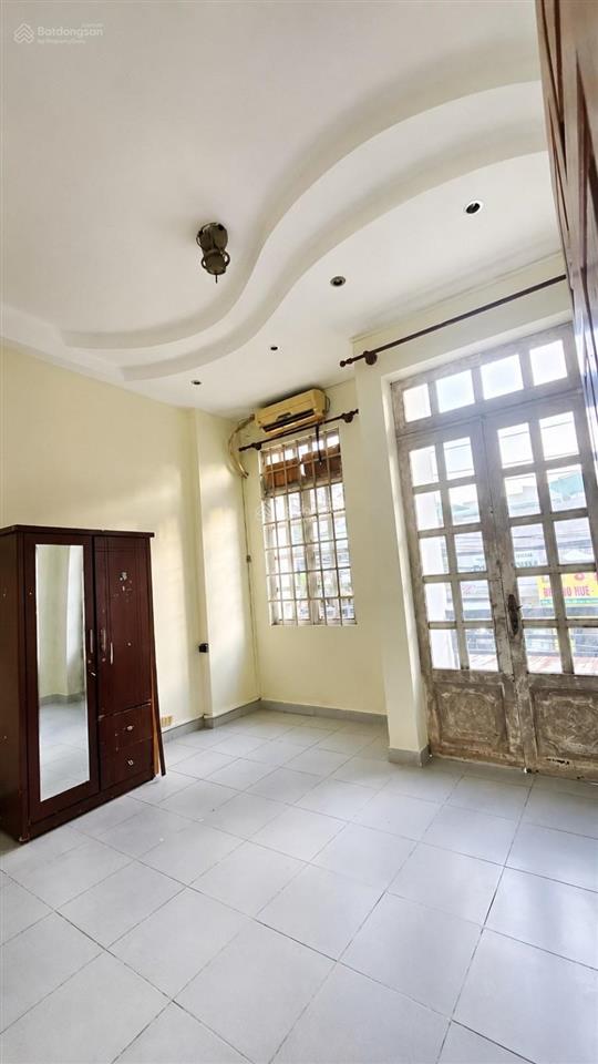 Chỉ 9 tỷ chốt ngay nhà 4 tầng liền kề lê văn việt kinh doanh đông đúc