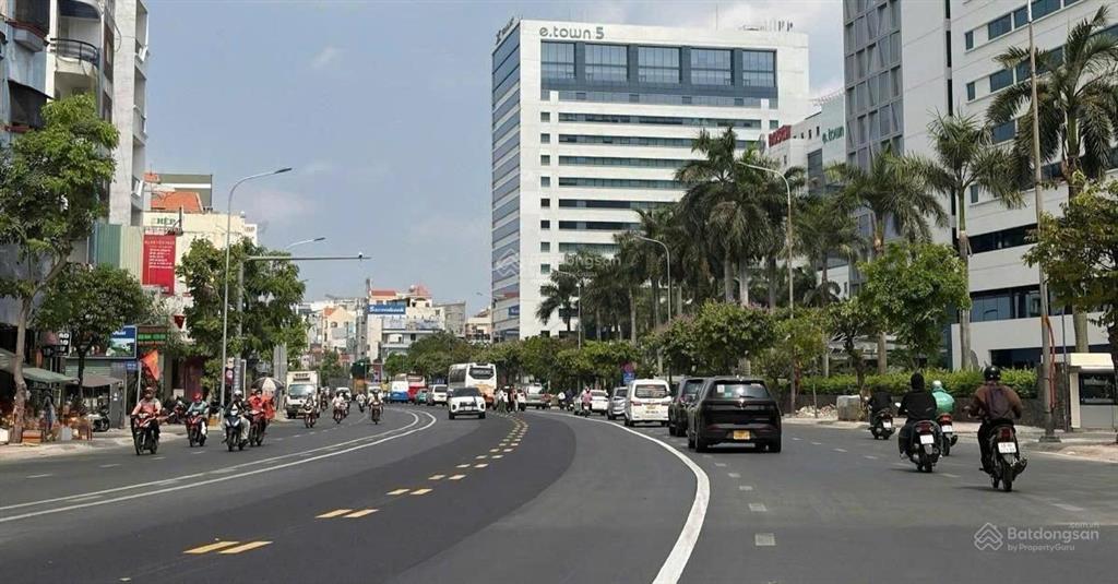 Nguyễn hồng đào dt 4.8 nở 5.6  thông mặt tiền bàu cát, đồng đen  giá nhỉnh 7.x tỷ