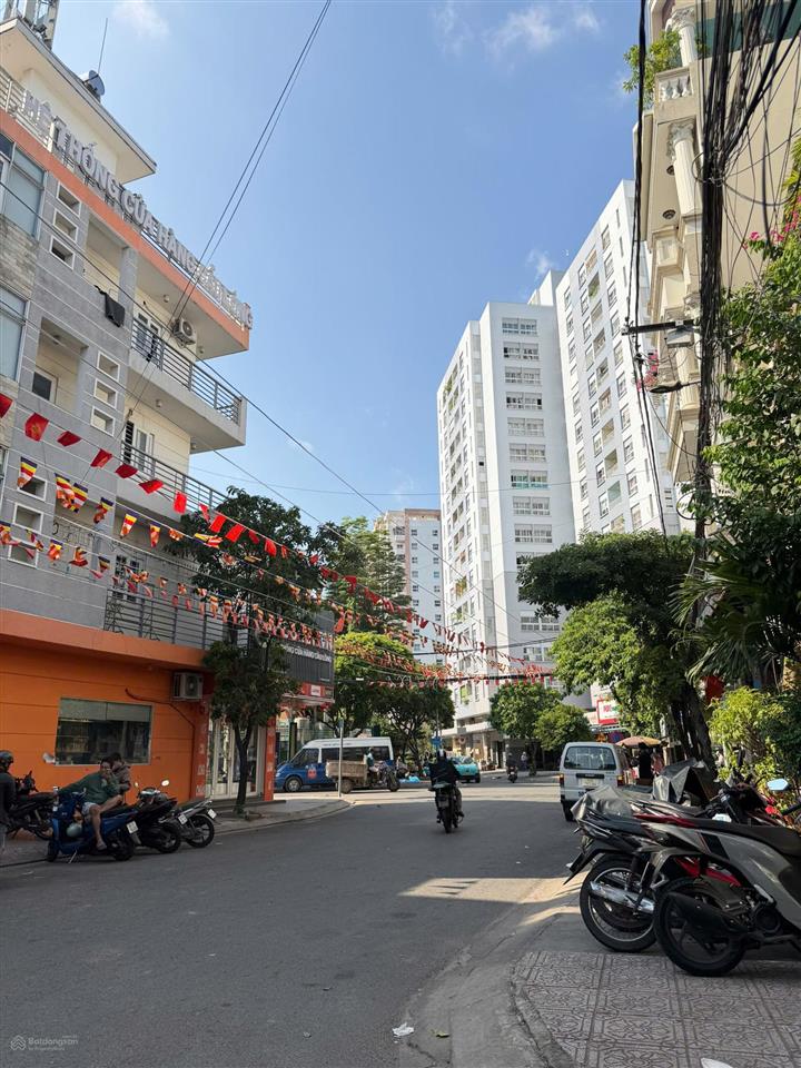 Nhà gần bàu cát  dt lớn 4.3 không còn hàng để so sánh  4 tầng  12 tỷ nhỉnh