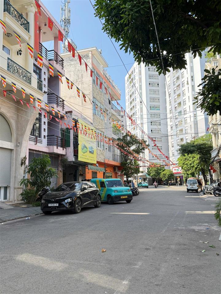 Nhà gần bàu cát  dt lớn 4.3 không còn hàng để so sánh  4 tầng  12 tỷ nhỉnh