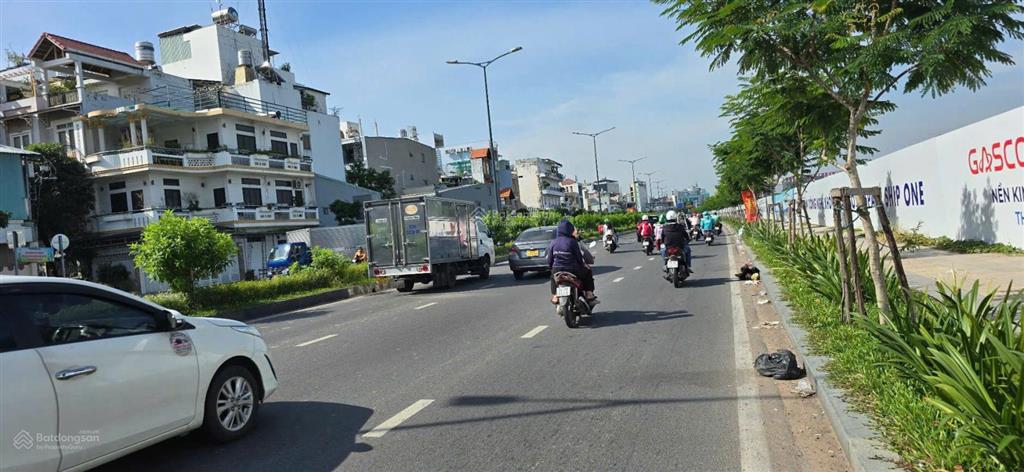 Mặt tiền nhà ga t3  dt 4* 12m  kc 2 tầng  đường lề đẹp  phù hợp kinh doanh, ở  10 tỷ tl