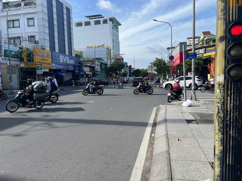 Chdv ngay trục lũy bán bích  40tr thu về 1 tháng ngang lớn 6 dài 23 nở hậu đẹp  đầy đủ tiện nghi
