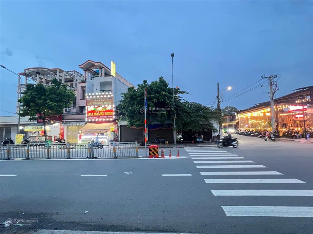 Chdv ngay trục lũy bán bích  40tr thu về 1 tháng ngang lớn 6 dài 23 nở hậu đẹp  đầy đủ tiện nghi