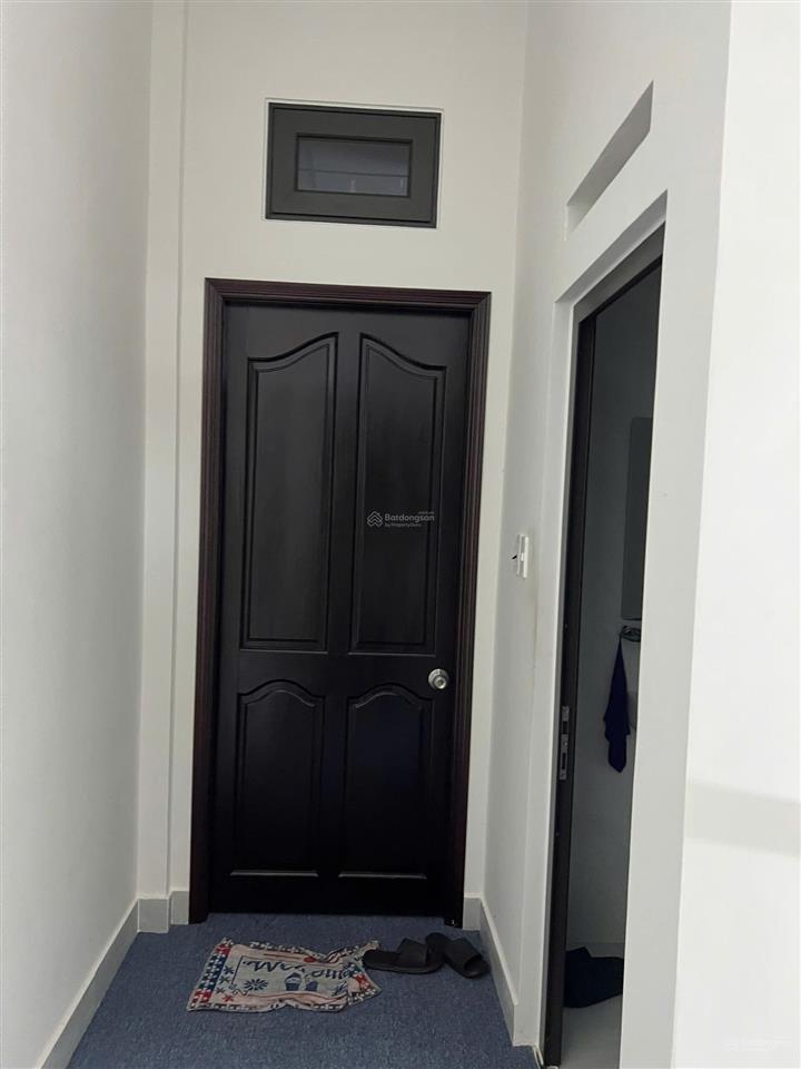 Hxh cộng hòa đối diện etown  dt lớn 5 * 15  kc mới cứng 2 tầng giá 12.5 tỷ phù hợp làm vp, nhà ở