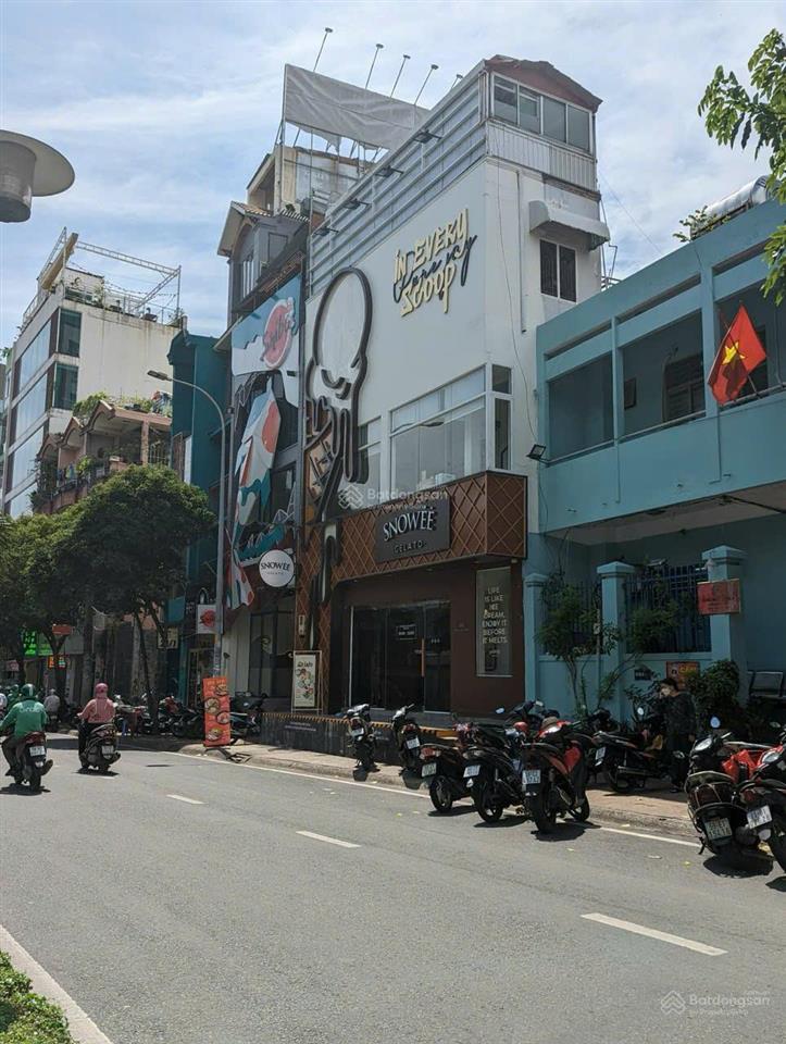 10.5 quá cao nay em gửi hẳn 9.8 mặt tiền phan xích long  ngang đồ sộ 8.5  4 tầng  cho thuê 40tr