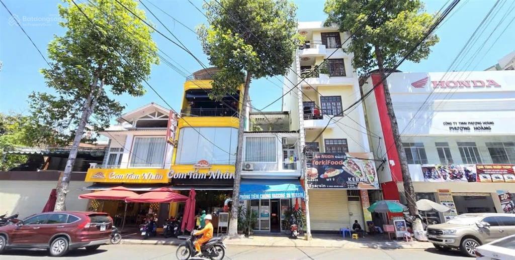 Nhà 6 tầng mặt tiền kinh doanh yersin 111m2 ngang 5m giá 27 tỷ  0906 505 ***