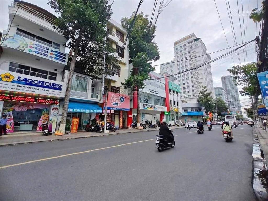 Nhà 6 tầng mặt tiền kinh doanh yersin 111m2 ngang 5m giá 27 tỷ  0906 505 ***