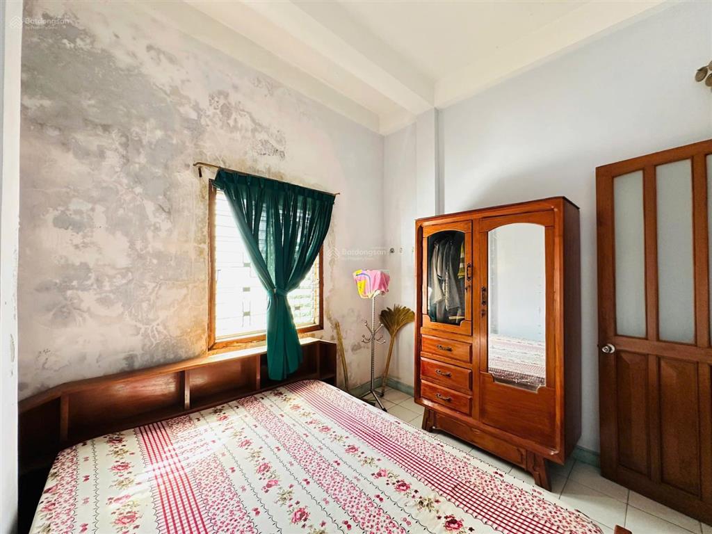 Bán nhà 3,5 tầng mặt tiền lạc long quân gần chợ, đường 16m giá chỉ 6,9 tỷ