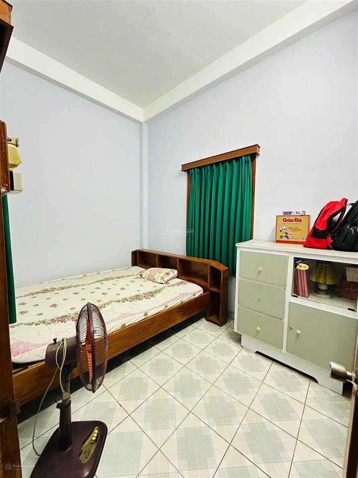 Bán nhà 3,5 tầng mặt tiền lạc long quân gần chợ, đường 16m giá chỉ 6,9 tỷ