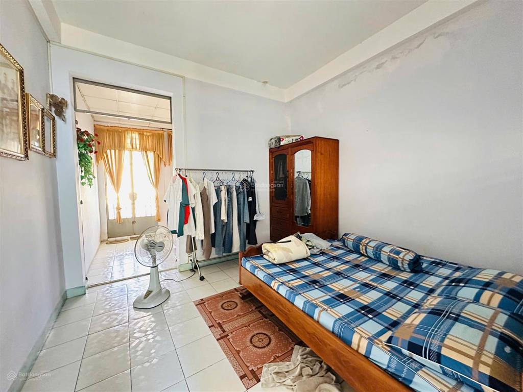 Bán nhà 3,5 tầng mặt tiền lạc long quân gần chợ, đường 16m giá chỉ 6,9 tỷ