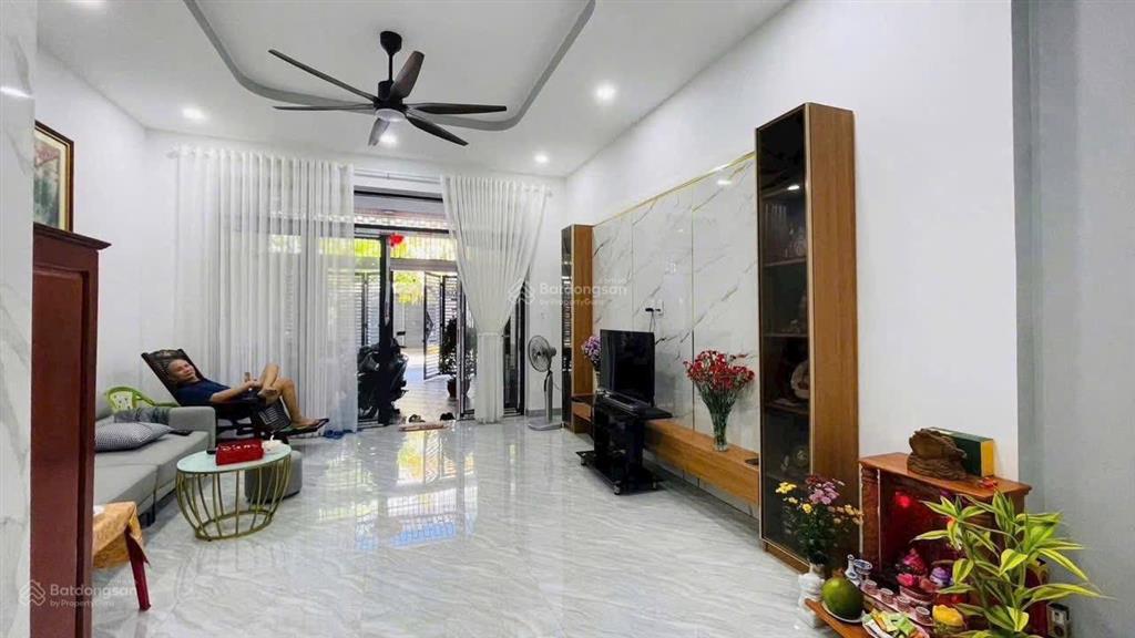 Bán nhà 3 tầng có thang máy kđt phước long a 97m2 giá 8,7 tỷ