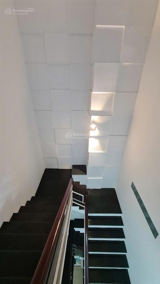 Bán nhanh nhà đẹp 3 tầng mặt tiền đường mê linh 108m2 giá 18 tỷ