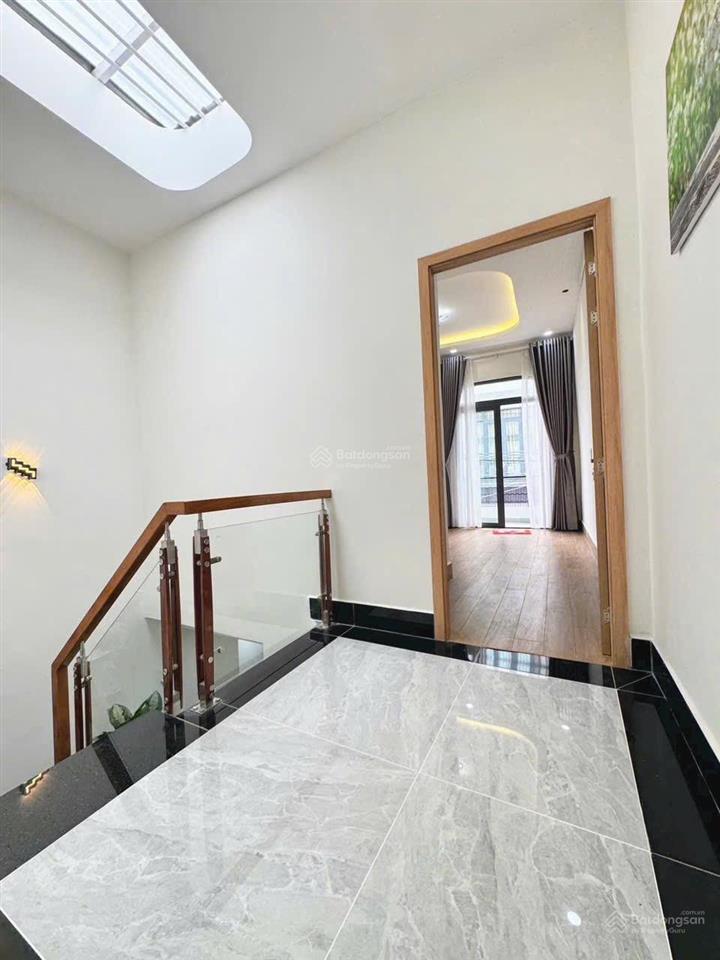 Mới đẹplê đình cẩn(4x14m)hxh 5m2tầng 3pn 3vsgiáp ngay eaon bình tângiá chỉ 5,350tỷ tl.