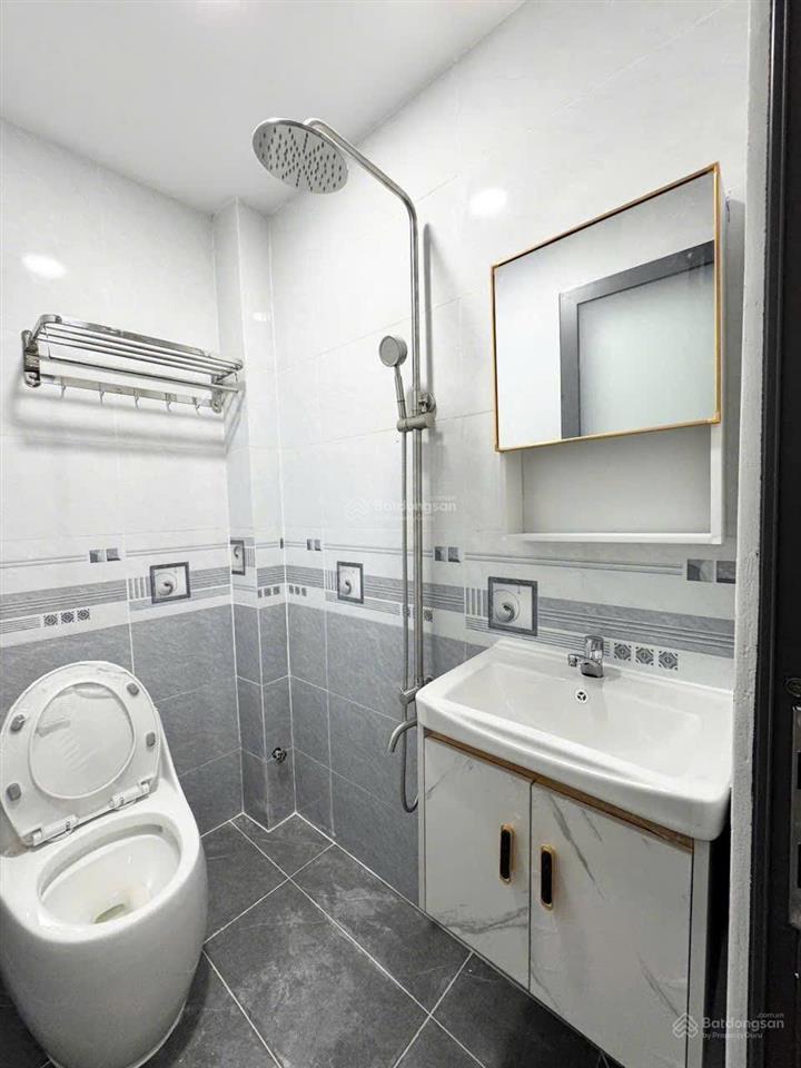 Mới 100%giáp eaon tân phú3tầng 3pnhẻm nhựa 7m chỉ nhỉnh 5tỷ thương lượng