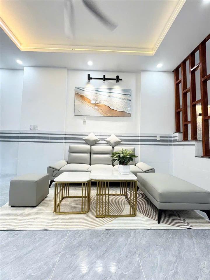 Mới 100%giáp eaon tân phú3tầng 3pnhẻm nhựa 7m chỉ nhỉnh 5tỷ thương lượng
