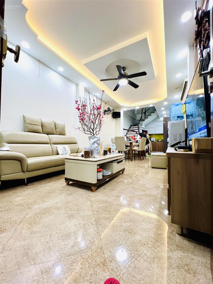 La thành  ô chợ dừa. 42m2. 5 tầng. mặt tiền 3.4m. 12 tỷ. giá tốt.